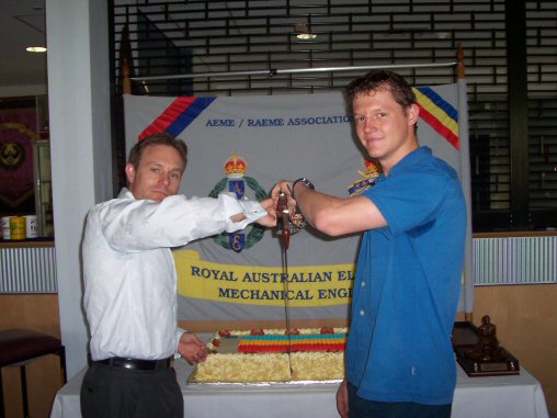 2004Cakecut